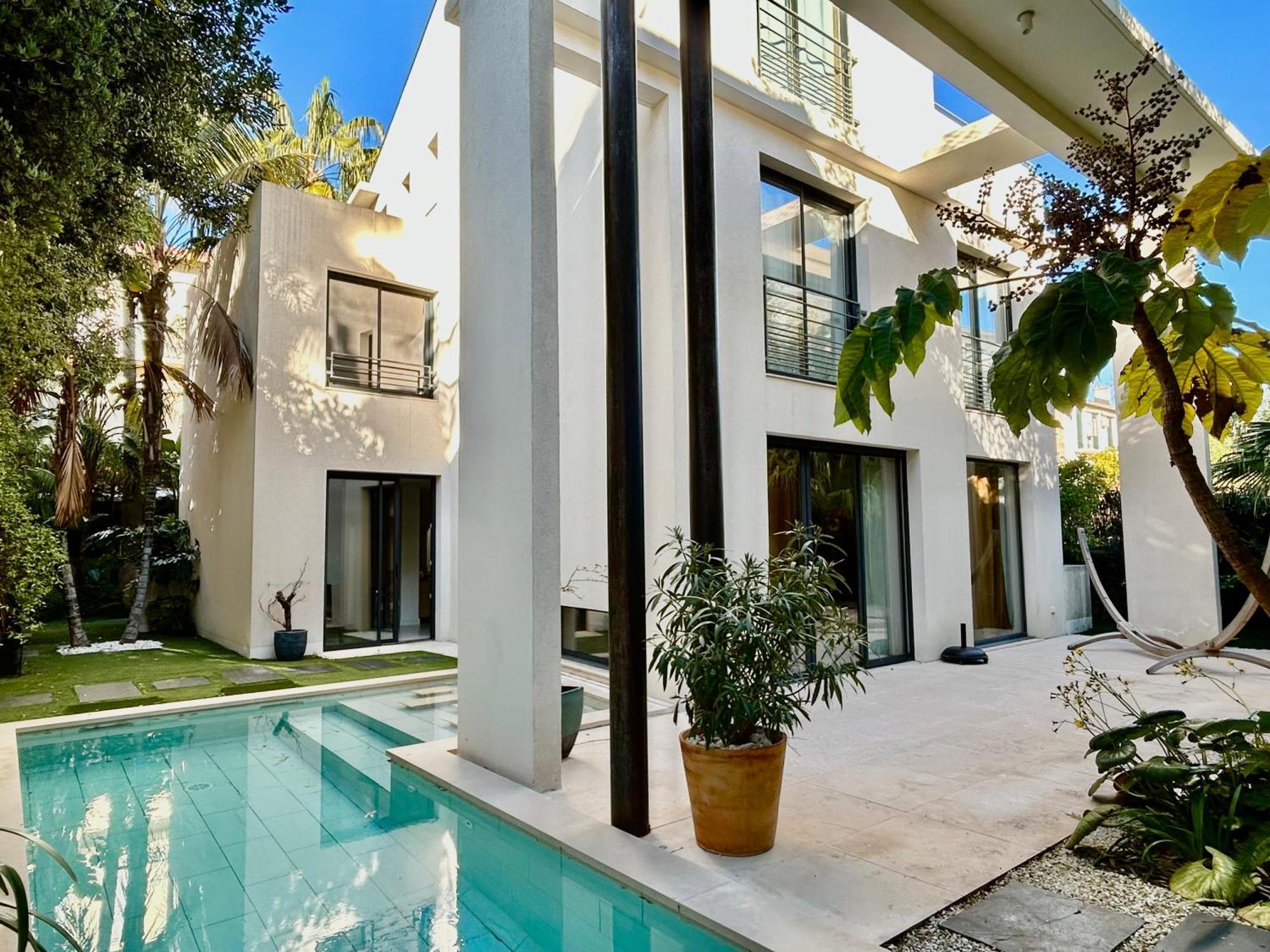 Rumah Bali Cannes Bagian luar foto